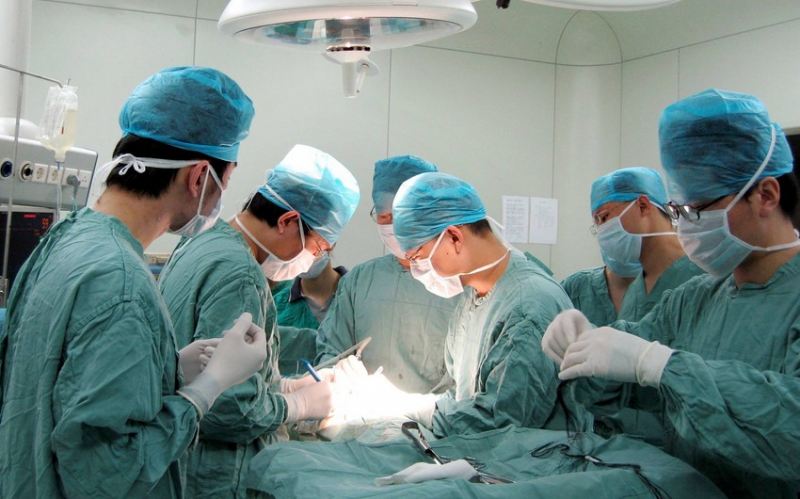 Çin alimləri yaraların sağalmasını sürətləndirən tikiş sapları yaradıblar 