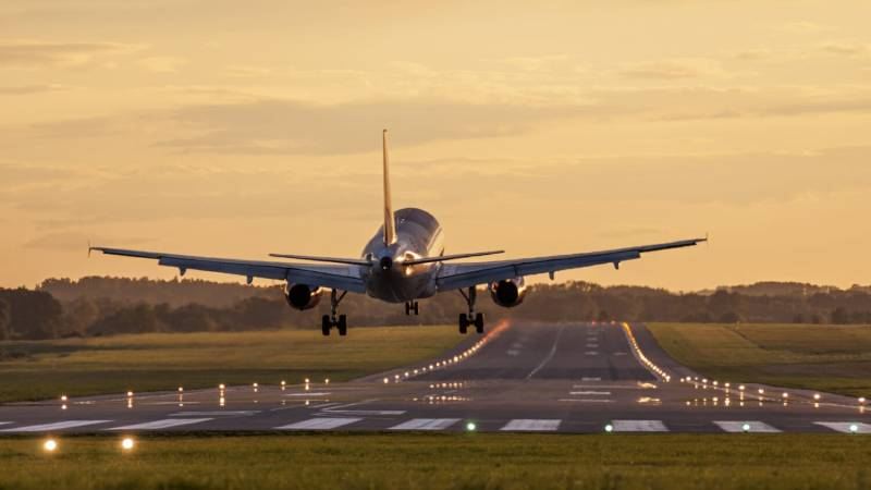 Pilot uçuş zamanı öldü – Təcili eniş edildi 
