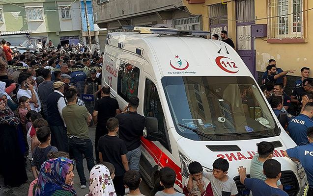 Arvadını, 4 uşağını və özünü öldürdü 