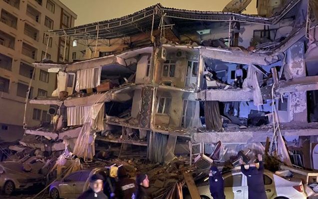 Türkiyədə 69 nəfərin öldüyü binanı tikənlərə ağır cəza verildi 