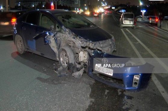 Bakı-Sumqayıt yolunda iki avtomobil toqquşub, xəsarət alan var - FOTO 