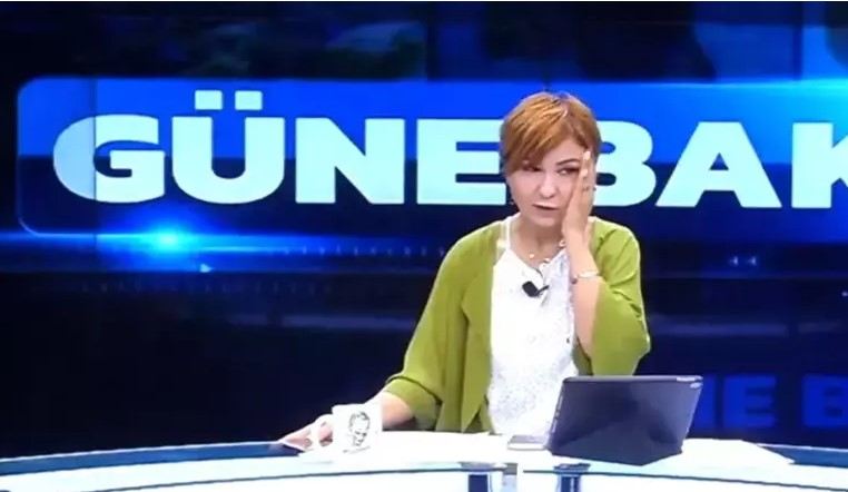 Kamerada zəlzələ anı! Diktor canlı yayında, bələdiyyə sədri mətbuat konfrasında...- VİDEO