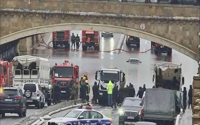 Heydər Əliyev prospektinin əsas yolu bağlandı - Foto 