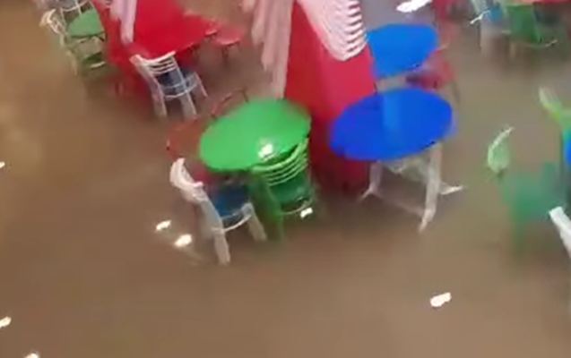 Bu universitetlərdə yağış tavandan içəri axdı - Video 