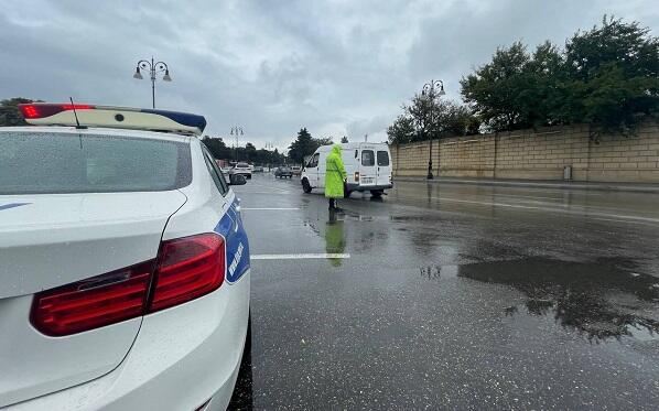 Yağışda bunu edən sürücülər 40 manat cərimələnəcək 