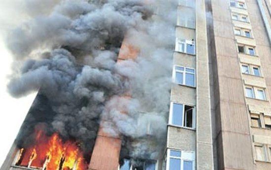 Bakıda binada GÜCLÜ YANĞIN 