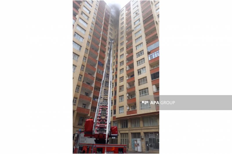 Bakıda çoxmərtəbəli yaşayış binasında yanğın olub 