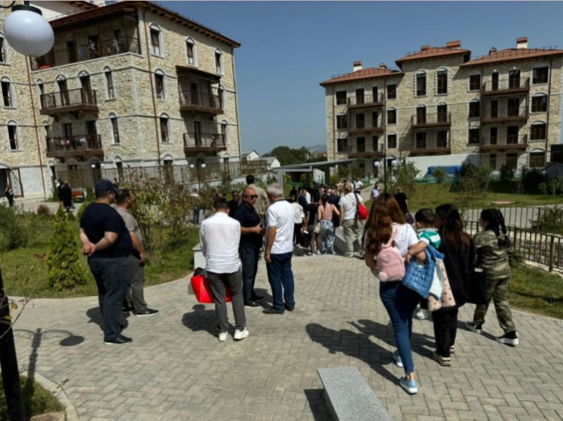 Şuşaya köç edən ailələrə mənzillərinin açarları təqdim olunub 