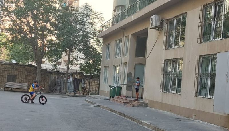 Nərimanovdakı intiharın detalları: 14 yaşlı yeniyetmə autizmdən əziyyət çəkirmiş... 