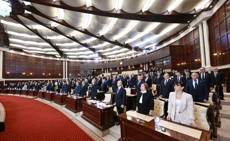 Parlament bu gün yeni tərkibdə toplaşır 
