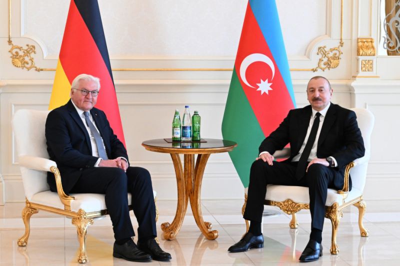 Azərbaycan və Almaniya prezidentləri mətbuata bəyanatlarla çıxış edirlər 