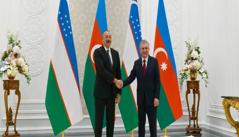 Mirziyoyev İlham Əliyevi təbrik etdi 