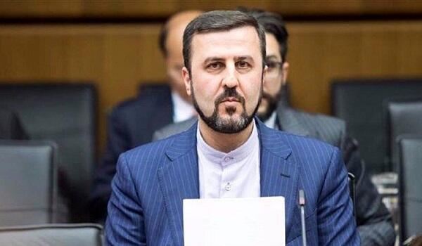 İranlı diplomat Omanda qızıl qələm oğurladı – İnanılmaz 