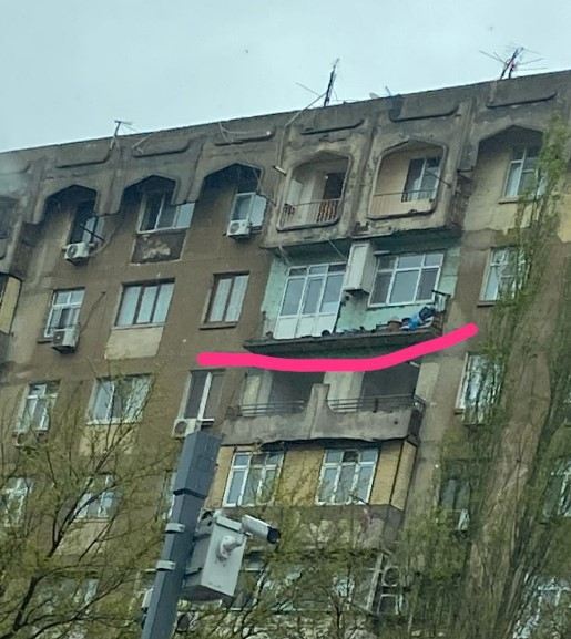 Bakıda binanın eyvanı uçdu -FOTO 