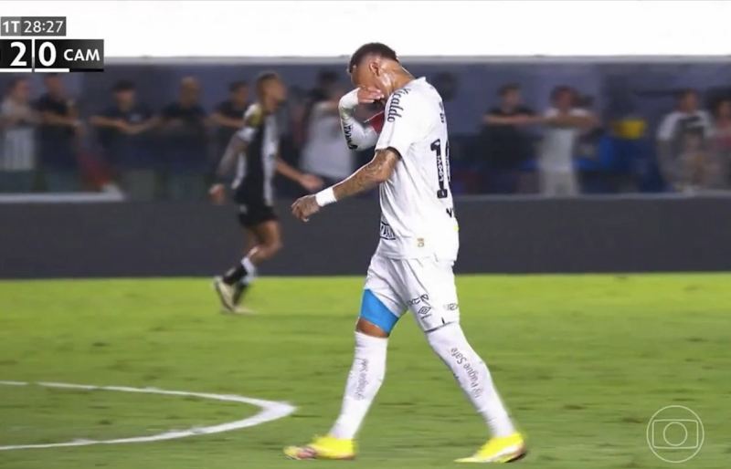 Neymar meydanı göz yaşları içində tərk edib 