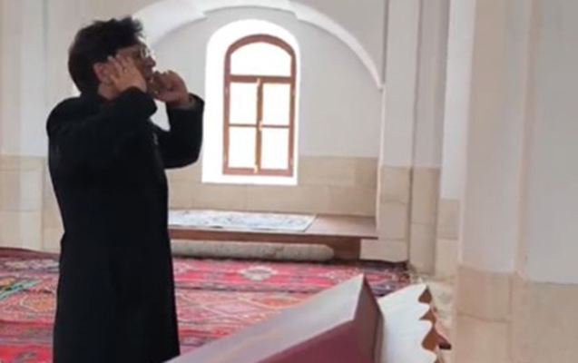 Pakistanlı jurnalist Ağdam Cümə məscidində azan verdi 