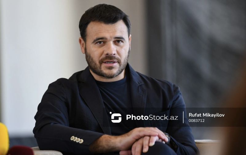 Emin Ağalarova avtomobil hədiyyə edildi 