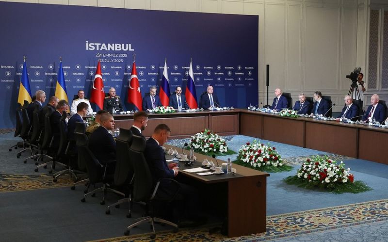 Türkiyə Rusiya-Ukrayna danışıqlarında vasitəçilik təklif edir 