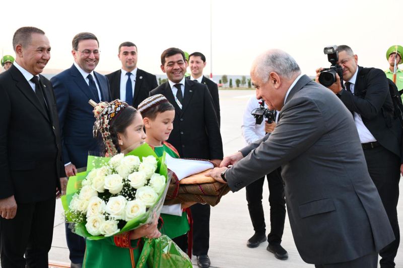 Baş nazir Türkmənistanda səfərdədir - Fotolar 