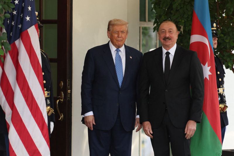 İlham Əliyevlə Trampın görüşü başladı 
