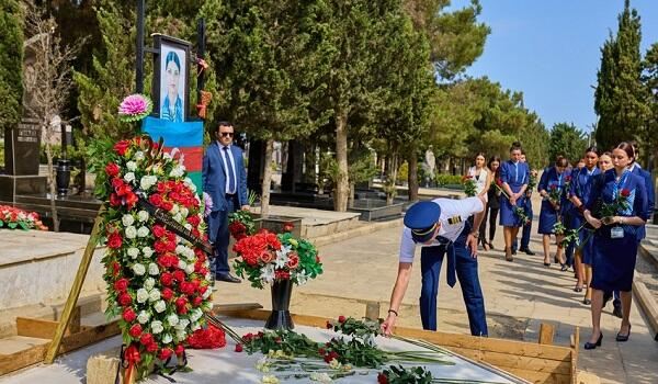 AZAL kollektivi Hökumə Əliyevanın məzarını ziyarət etdi 