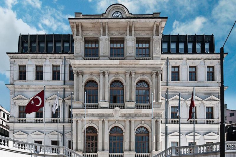 İstanbulun Bəyoğlu bələdiyyəsində əməliyyat: Sədr və 40-dan çox şəxs saxlanılıb