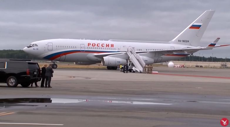 Putinin təyyarəsi Alyaskaya endi - Foto 