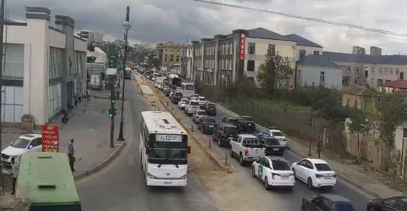 Bakının bir sıra yollarında sıxlıq var - SİYAHI 