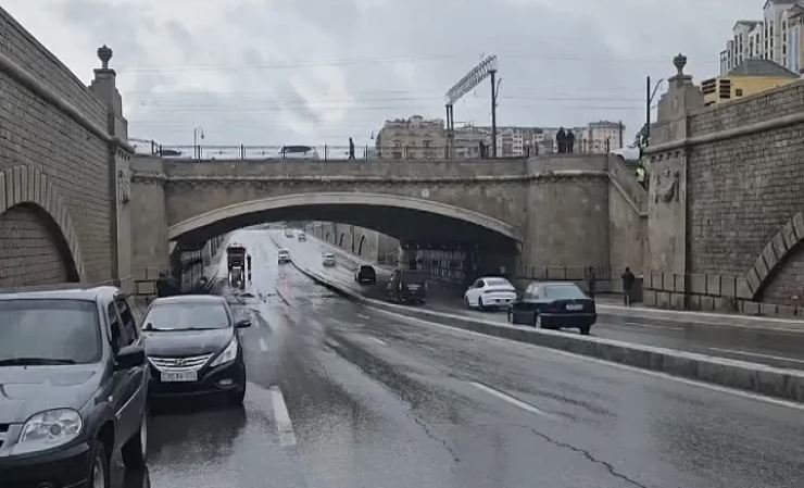 Bakıda bu körpü 10 günlük bağlanır 