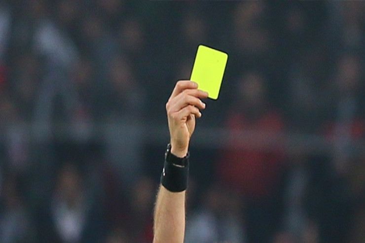 Rus dilində danışan futbolçuya sarı vərəqə verildi 
