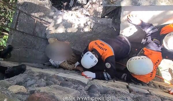 Evin hasarı uçdu: qadın altında qaldı 