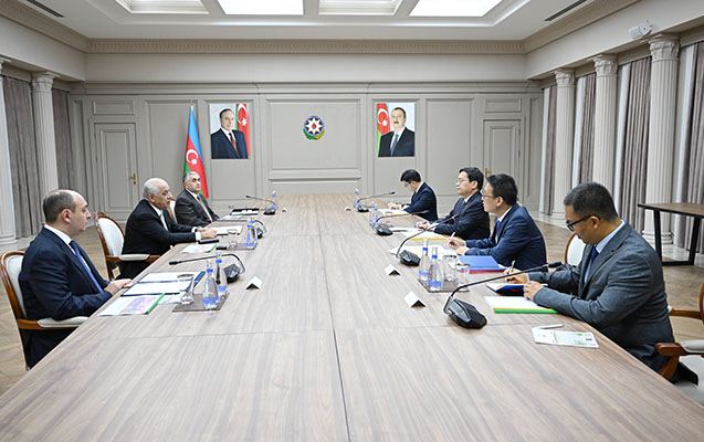 Baş nazir Çin Yol və Körpü Korporasiyasının prezidenti ilə görüşdü 