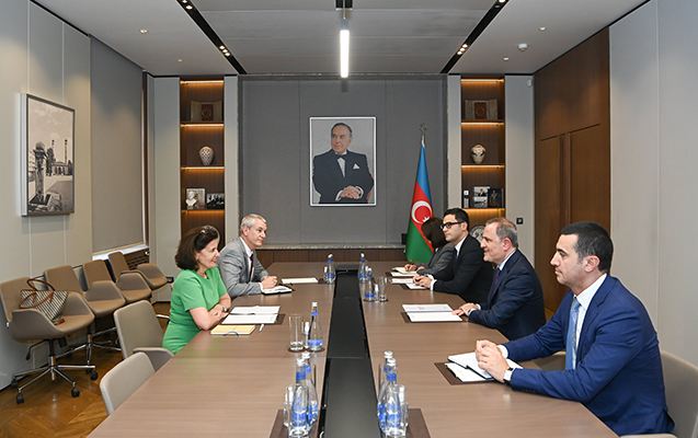 Bayramov Azərbaycanda missiyası başa çatan Fransa səfirini qəbul edib 