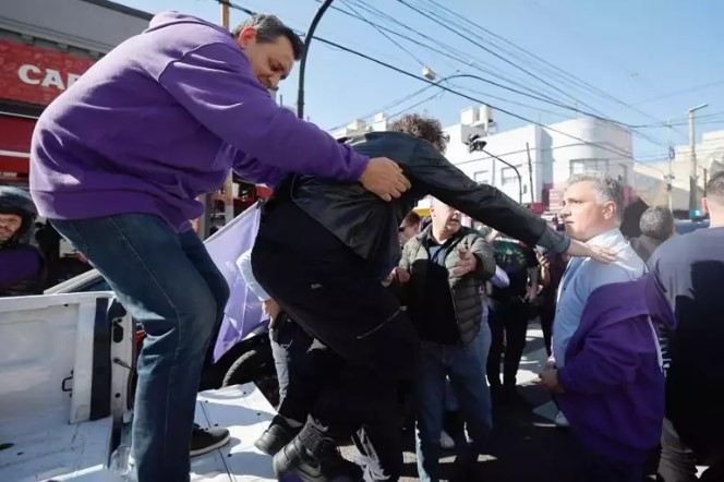 Argentina prezidenti Xavyer  Mileinin karvanına hücum oub 