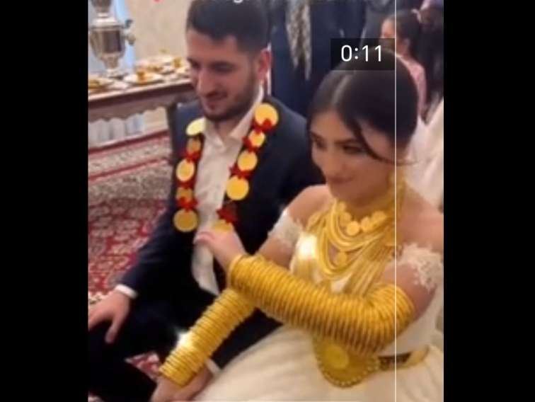 Azərbaycanda gəlinə kilolarla qızıl taxdılar  