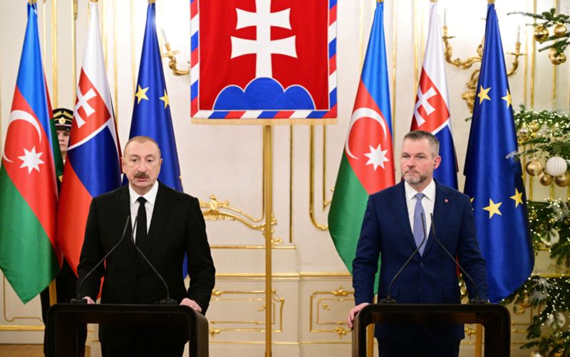 Prezidentlər bəyanatlarla çıxış etdi 