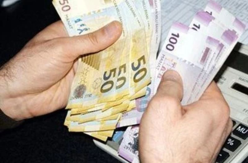 Anasının pullarını oğurlayıb, arvadına göndərdi 