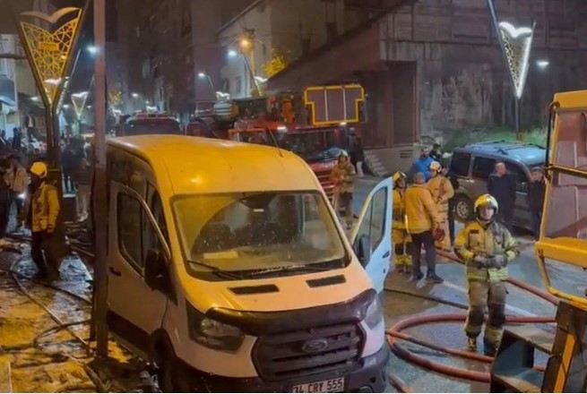 İstanbulda ikimərtəbəli binada yanğın olub, 3 uşaq ölüb 