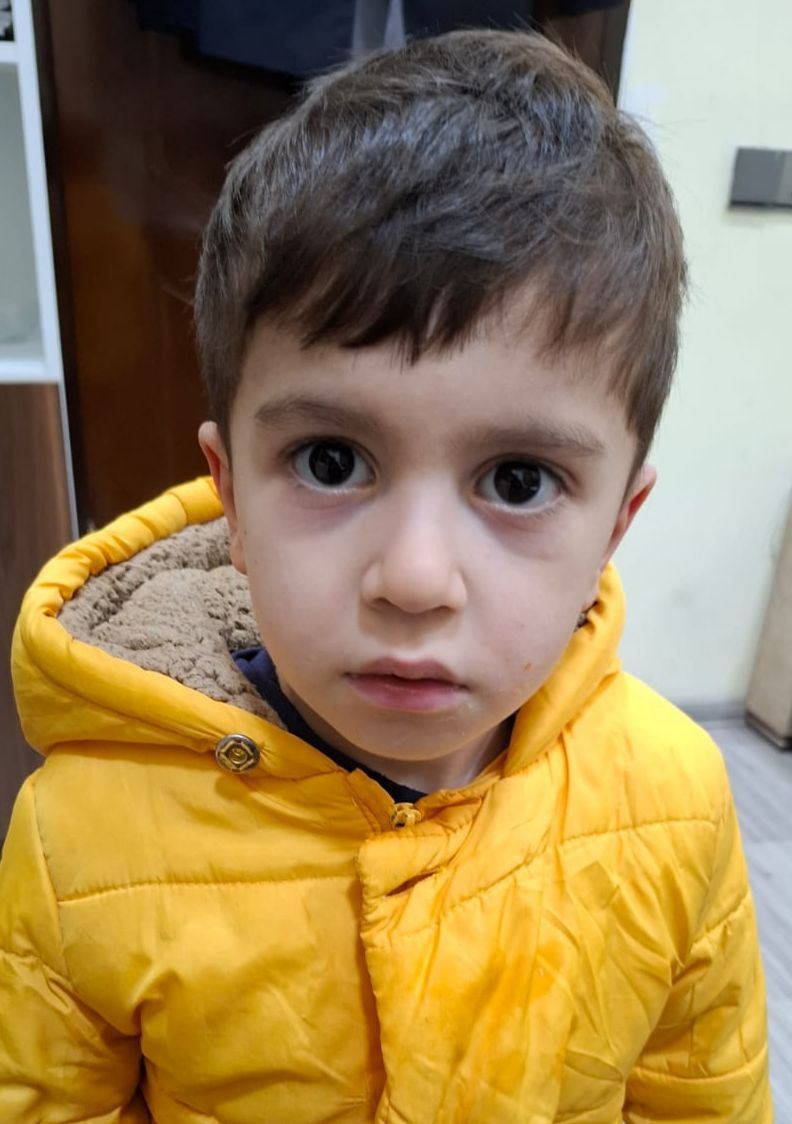 Sumqayıtda azyaşlı uşaq tapıldı - Valideynləri axtarılır+Foto 