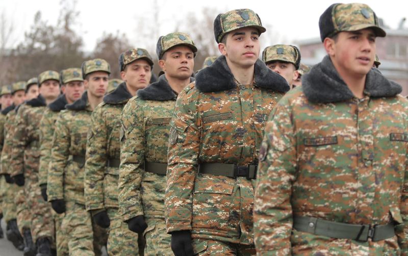 Ermənistanda hərbi xidmətin müddəti azaldıldı 