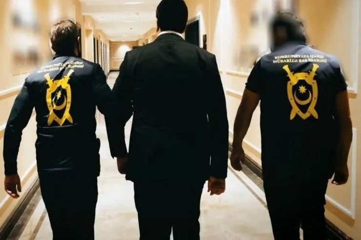Gəmi kapitanı və işçiləri Bakı aeroportunda TUTULDU 