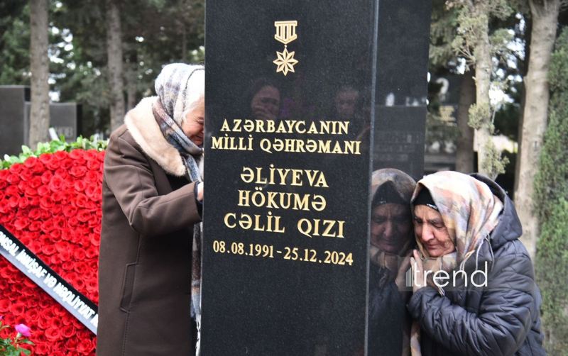 Təyyarə qəzasında həlak olan ekipaj üzvlərinin məzarları ziyarət olundu - FOTO 