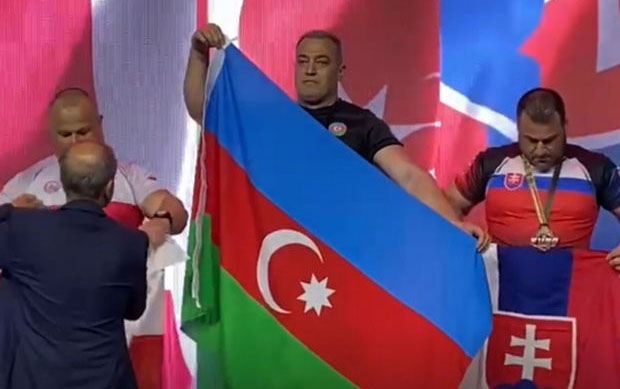 Prezident Fred Asifin oğlunu təltif etdi 