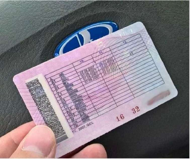 Prezidentdən yeni qanun: Kuryerlər də sürücülük vəsiqəsi almalıdır 