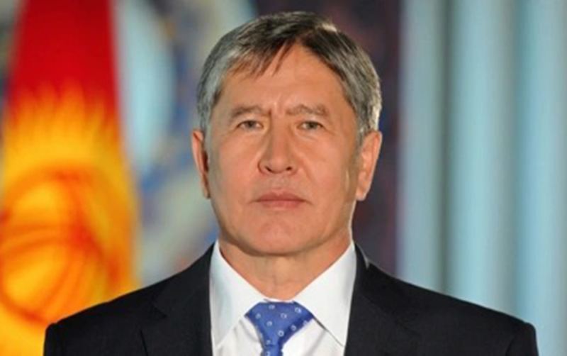 Atambayev dövlət mükafatlarından məhrum edildi 