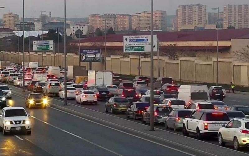 Bakıda bu yollarda sıxlıq var - SİYAHI 