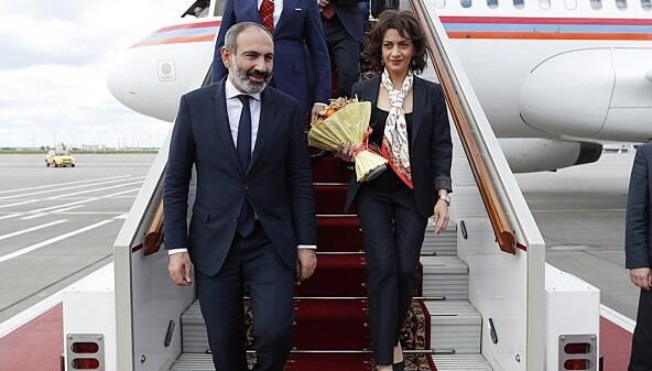 Paşinyan ABŞ-a getdi: Ad günündə Akopyanı da apardı 