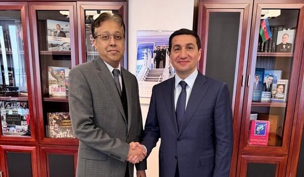 Hikmət Hacıyev Pakistan səfiri ilə görüşdü 