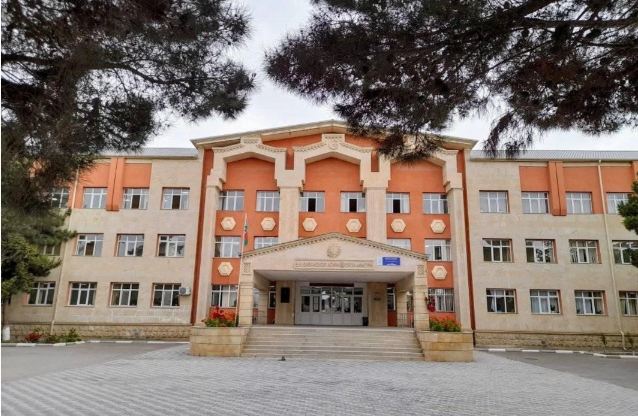 Bakıda məktəbin həyətində qadının ŞAH DAMARINI KƏSDİLƏR 