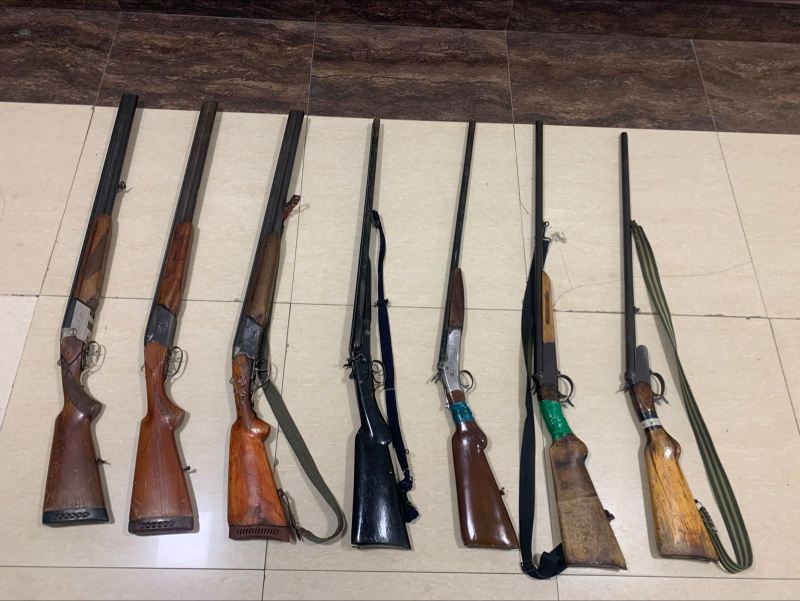 İmişlidə qanunsuz saxlanılan silahlar polisə təhvil verildi 